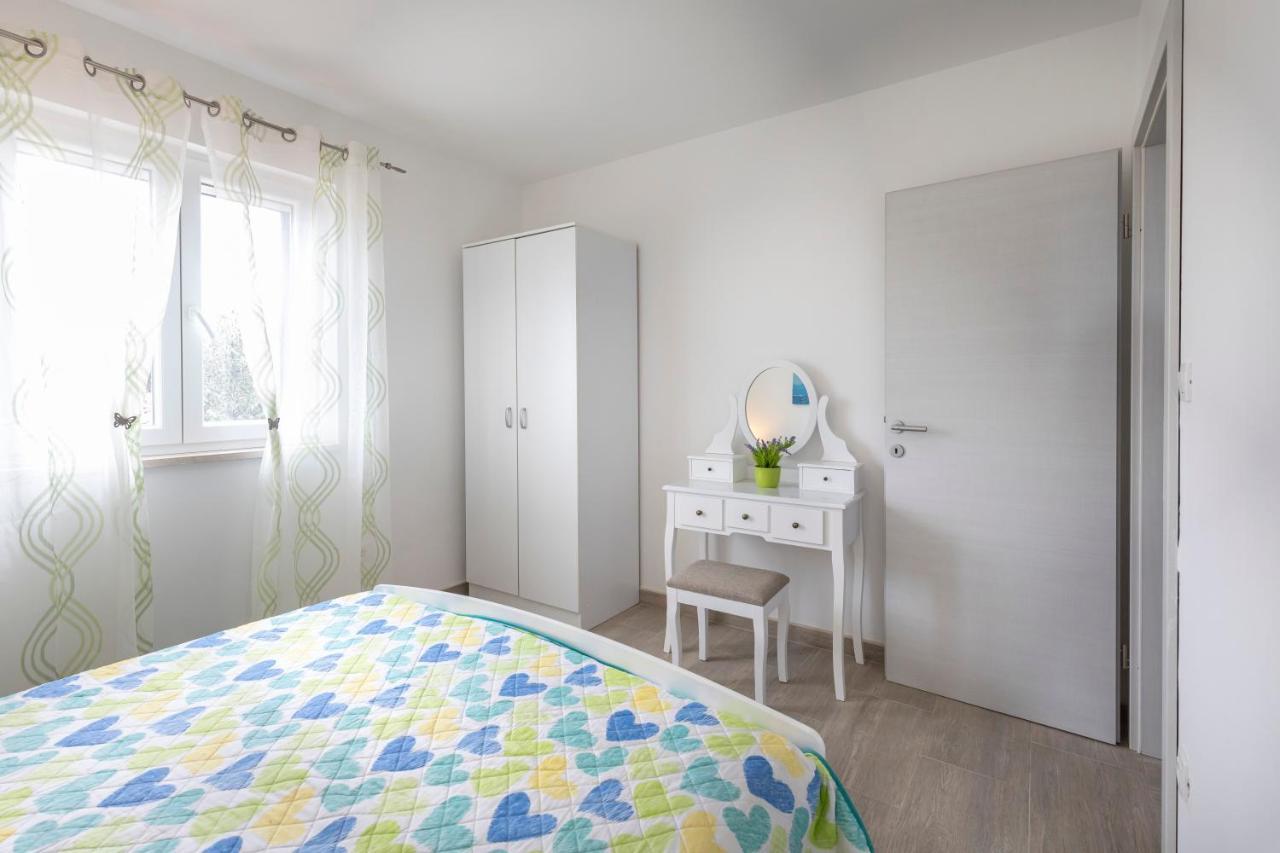 Villa Little Hill Postira Bagian luar foto