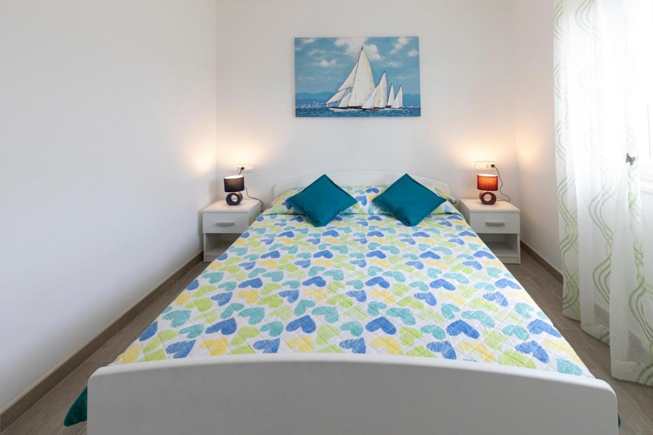 Villa Little Hill Postira Bagian luar foto
